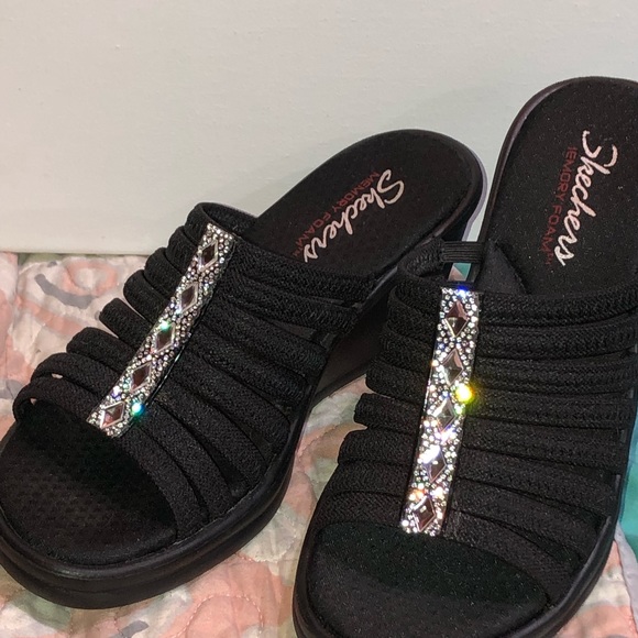 Skechers MEMORY FOAM Swarovski crystal detail PRICE IS FIRM & GREAT PRICE - Picture 12 of 15